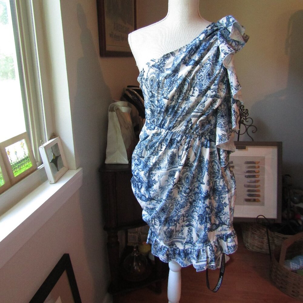 PrettyLittleThing Renaissance One Shoulder Dress - Picture 10 of 10
